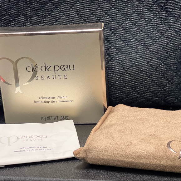 Clè de peau ***NIB*** luminizing face enhancer no. 11 - Picture 5 of 6